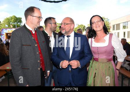 Markus Rinderspacher SPD MDL Landtagsvizepraesident Christian Koening ehrenamtlicher Stadtrat Muenchen Martin Schulz Europabeauftragter der SPD, ehem. SPD- Vorsitzende, Kanzlerkandidat und langjaehriger Praesident des Europaparlaments Claudia Tausend SPD MDB München 05.05.2024 Stiftl Festzelt -Truderinger Buam Festring e V. Festwoche- SPD Abend Muenchen *** Markus Rinderspacher SPD MDL Landtag Vize-Präsident Christian Koening Ehrenstädter München Martin Schulz EU-Kommissar der SPD, ehemaliger SPD-Vorsitzender, Kanzlerkandidat und langjähriger Präsident der Europ Stockfoto