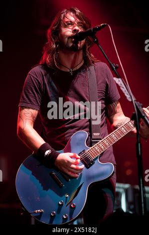 London, Großbritannien. Februar 2011. Der Leadsänger Dave Grohl von der amerikanischen Rockband Foo Fighters schreibt die NME Awards Big Gig in der Wembley Arena. Quelle: Justin N Stockfoto