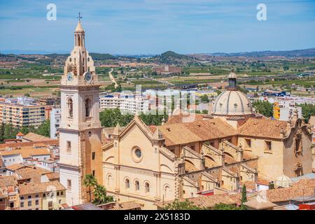 Xàtiva, Spanien. Mai 2024. Erhöhter Blick auf die Basilika Colegiata de Santa Maria de Xàtiva Stockfoto