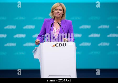 36. Bundesparteitag der CDU Deutschland 2024 Julia Kloeckner bei Ihrer Vorstellung des Berichtes als Bundesschatzmeisterin auf dem 36. Parteitag der CDU Deutschlands im Estrel in Berlin , Berlin , 06.05.2024 Berlin Deutschland *** 36 Bundesparteikonferenz der CDU Deutschland 2024 Julia Kloeckner präsentiert ihren Bericht als Bundesschatzmeisterin auf der Parteikonferenz der CDU Deutschland 36 im Estrel in Berlin , Berlin . 06 05 2024 Berlin Berlin Deutschland Stockfoto