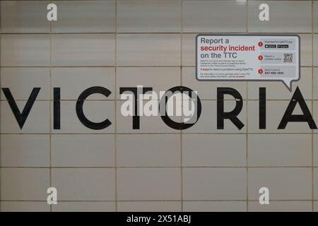 TTC Security App Promotion-Schild an der U-Bahn-Station Victoria Park in Toronto, Kanada Stockfoto
