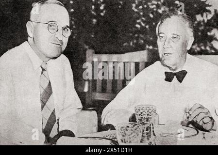 Eines der letzten Fotos von Präsident Roosevelt, Right, und seinem Nachfolger, Vizepräsident Truman, 1945. Harry S. Truman, 1884–1972. 33. Präsident der Vereinigten Staaten. Franklin Delano Roosevelt, 1882–1945, allgemein bekannt unter seinen Initialen FDR. Amerikanischer Staatsmann, Politiker und 32. Präsident der Vereinigten Staaten. Aus dem Krieg in Bildern, sechstes Jahr. Stockfoto