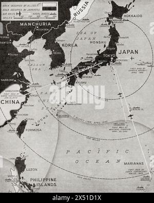 Karte zur Darstellung der Bombenoffensive im Fernen Osten durch amerikanische Super-Festungen, November 1944. Es zeigt das Gebiet, das von den Alliierten und den Japanern besetzt wurde, sowie Luftangriffe und Marinebasis. Aus dem Krieg in Bildern, sechstes Jahr. Stockfoto