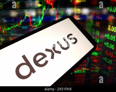 Konskie, Polen - 29. April 2024: Das Firmenlogo von Dexus wird auf dem Mobiltelefon angezeigt Stockfoto