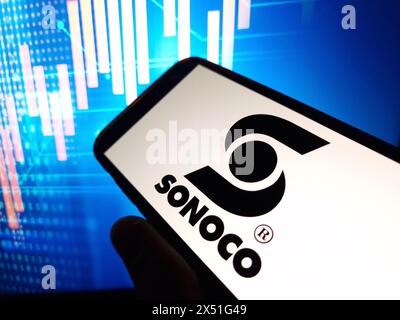 Konskie, Polen – 29. April 2024: Firmenlogo von Sonoco auf dem Mobiltelefon Stockfoto
