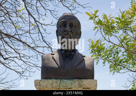 Miami, Florida - 2. April 2024: Der kubanische Wissenschaftler Carlos J. Finlay entdeckte die Übertragung des Gelbfiebers durch die Mücke. Diese Büste wurde präsentiert Stockfoto