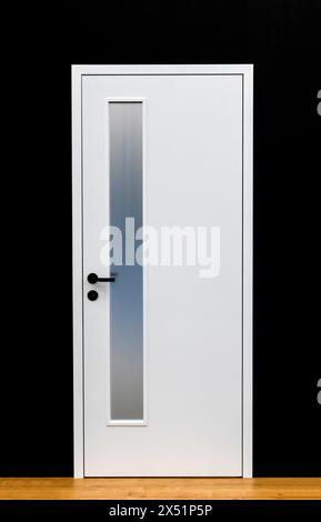 Moderne, weiße Holztür für Innenräume Stockfoto