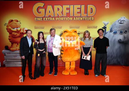 Benjamin Bach (Managing Director Sony Pictures), AnniTheDuck, Hape Kerkeling, Garfield, Anke Engelke, Aurel Mertz besucht GARFIELD – EINE EXTRA PORTIO Stockfoto