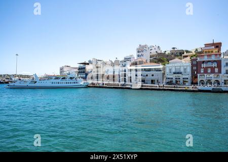 Am Hafen von Agios Nikolaos, Kreta ist die groesste griechische Insel und hat rund 8261 km Flaeche und 1066 km Kuestenlaenge. Die Insel hat etwa 624,000 Einwohner. Kreta Griechenland *** am Hafen von Agios Nikolaos, Kreta ist die größte griechische Insel und hat etwa 8261 km Oberfläche und 1066 km Küste die Insel hat etwa 624 000 Einwohner Kreta Griechenland Copyright: Xkolbert-Press/UlrichxGamelx Stockfoto