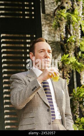 Kevin Spacey (CK Dexter Haven) in THE PHILADELPHIA STORY von Philip Barry im Old Vic Theatre, London SE1 10/05/2005 Set-Design: John Lee Beatty Kostüme: Tom Rand Beleuchtung: Hugh Vanstone Regie: Jerry Zaks Stockfoto