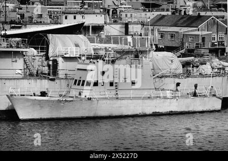 DAS ARGENTINISCHE PATROUILLENBOOT ISLAS MALVINAS WURDE VON DEM SCHIFF, DAS IHRE HMS CARDIFF EROBERTE, IN HMS TIGER BAY UMBENANNT. DAS SCHIFF BEFINDET SICH IN PORTSMOUTH HARBOUR, 1982 P[IC MIKE WALKER 1982 P][IC MIKE WALKER 1982] Stockfoto