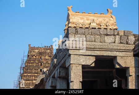 Turm des Gingee Venkataramana Tempels im Gingee Fort Komplex, Villupuram Bezirk, Tamil Nadu, Indien. Stockfoto