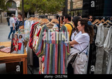 Bekleidungs- und Handwerksmarkt während der Aragon Fashion Week 2024 in Saragossa, Spanien Stockfoto