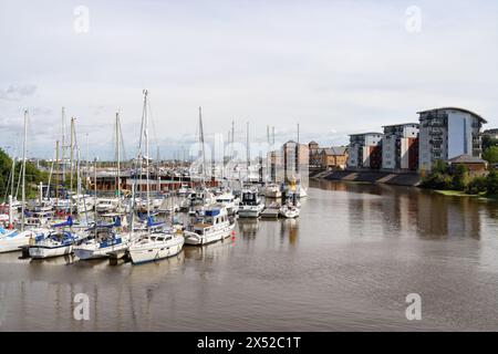 Boote vertäuten River Ely und Chandlers Quay Yachthafen, Cardiff Bay Wales Großbritannien Stockfoto