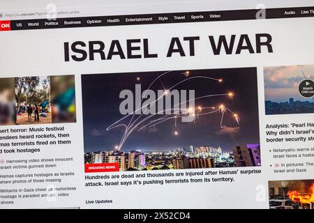 Schlagzeile "Israel at war" nach dem Angriff der Hamas auf Israel ( 6. Oktober 2023) auf der CNN-Website, 8. Oktober 2023. Stockfoto