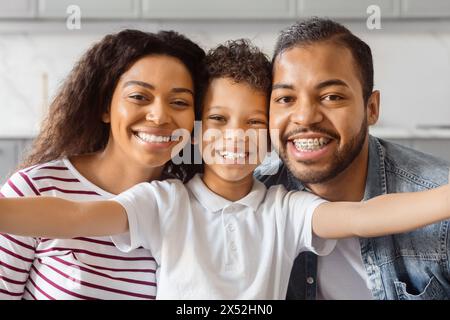 Glückliche Afroamerikanische Familie, Die Selfie Zusammen Nimmt Stockfoto