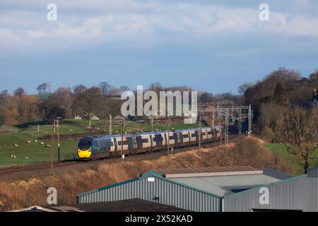 Avanti Westküste Alstom Pendolino Zug 390156 auf der Westküste Hauptstrecke in Lancashire Stockfoto