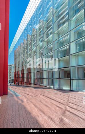 BURGOS, SPANIEN - 8. JUNI 2014: Architektonisches Detail des Museums der menschlichen Evolution in Burgos, Spanien, entworfen vom Architekten Juan Navarro Baldeweg, OP Stockfoto