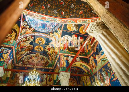 Farbenfrohe Wandgemälde und Kuppel in der Neuen St. Georg Kirche in Lipscani, Bukarest, Hauptstadt Rumäniens, Mitteleuropa Stockfoto