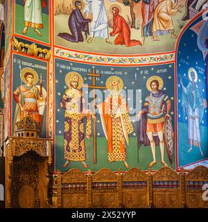 Farbenfrohe Wandmalereien in der Neuen St. George Kirche in Lipscani, Bukarest, Hauptstadt Rumäniens, Mitteleuropa Stockfoto