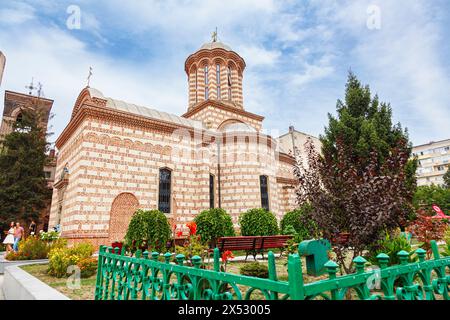 Die walachisch verputzte Fassade der Rumänisch-orthodoxen Curtea-Veche-Kirche, die älteste in Bukarest, der Hauptstadt Rumäniens, Mitteleuropa Stockfoto