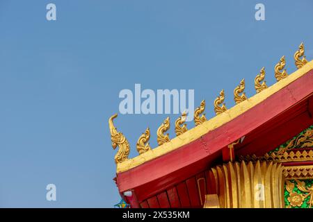 Chofah auf dem Giebel, Wat Ong TEU, Vientiane, Laos Stockfoto