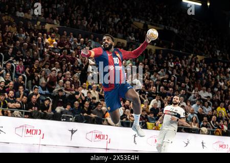 Barcelona, Spanien. Mai 2024. Dika Mem (10) vom Futbol Club Barcelona wurde im zweiten Leg des Handball Champions League Viertelfinals in Barcelona in Aktion gesehen. Endergebnis: Barca 37 - 31 PSG Credit: SOPA Images Limited/Alamy Live News Stockfoto