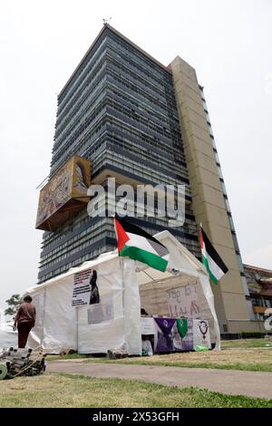 Nicht exklusiv: Studenten der Universidad Autonoma de Mexico (UNAM) streiken in einem Zeltlager, das an der Esplanade der University Re installiert ist Stockfoto