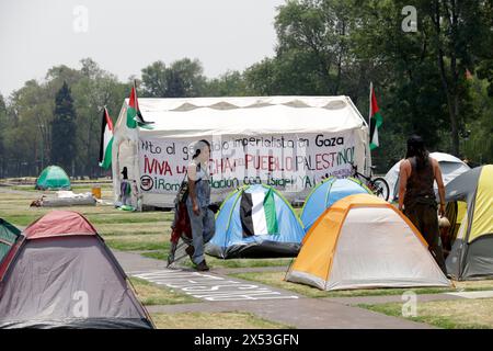 Nicht exklusiv: Studenten der Universidad Autonoma de Mexico (UNAM) streiken in einem Zeltlager, das an der Esplanade der University Re installiert ist Stockfoto