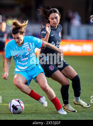 5. Mai 2024 San Jose, CA USA Chicago Red Stars Mittelfeldspieler Cari Roccaro (4) versucht, den Ball vor Scarlett Camberos (11) während des NWSL-Spiels zwischen den Chicago Red Star und dem Bay FC zu schützen. Chicago Beat Bay FC 2-1 im Pay PAL Park San Jose Kalifornien Thurman James/CSM Stockfoto