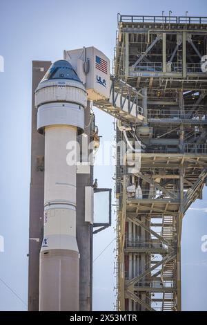 Cape Canaveral, USA. Mai 2024. Die Boeing Starliner CST-100-Rakete sitzt am 5. Mai 2024 in Cape Canaveral, Florida, vor dem Start der NASA mit Butch Wilmore und Suni Williams. (Foto: Alex G Perez/AGPfoto/SIPA USA) Credit: SIPA USA/Alamy Live News Stockfoto