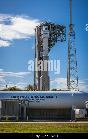 Cape Canaveral, USA. Mai 2024. Die Boeing Starliner CST-100-Rakete sitzt am 5. Mai 2024 in Cape Canaveral, Florida, vor dem Start der NASA mit Butch Wilmore und Suni Williams. (Foto: Alex G Perez/AGPfoto/SIPA USA) Credit: SIPA USA/Alamy Live News Stockfoto