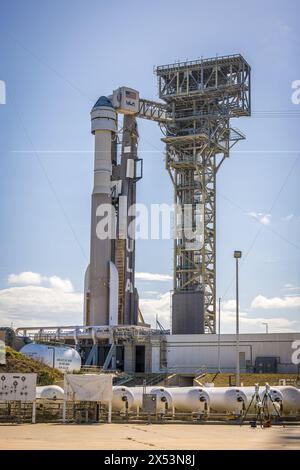 Cape Canaveral, USA. Mai 2024. Die Boeing Starliner CST-100-Rakete sitzt am 5. Mai 2024 in Cape Canaveral, Florida, vor dem Start der NASA mit Butch Wilmore und Suni Williams. (Foto: Alex G Perez/AGPfoto/SIPA USA) Credit: SIPA USA/Alamy Live News Stockfoto