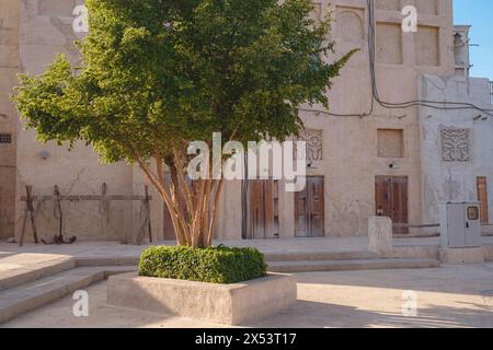 Altes historisches Viertel in Dubai. Traditionelle Straßen des alten Dubai. Al Bastakiya ist auch als Al Fahidi Historical Neighbourhood oder Al Seef bekannt Stockfoto