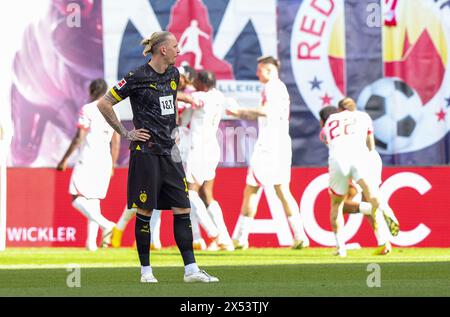Leipzig, Deutschland. April 2024. firo: 27.04.2024, Fußball, 1.Liga, 1.Bundesliga, Saison 2023/2024, RB, Red Bull Leipzig - BVB, Borussia Dortmund 4:1 Marius Wolf, BVB, Enttäuschung, Jubilation Leipzig Credit: dpa/Alamy Live News Stockfoto