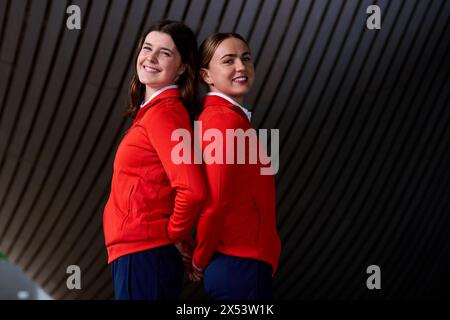 Team GB’s Andrea Spendolini-Sirieix (links) zusammen mit ihrem Tauchpartner Lois Toulson während des Team GB Paris 2024 Synchronisation des Tauchteams im Queen Elizabeth Olympic Park in London. Bilddatum: Dienstag, 7. Mai 2024. Stockfoto