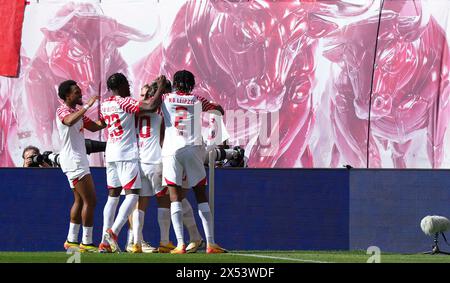 Leipzig, Deutschland. April 2024. firo: 27.04.2024, Fußball, 1.Liga, 1.Bundesliga, Saison 2023/2024, RB, Red Bull Leipzig - BVB, Borussia Dortmund 4:1 Jubilation auf 2:1 für Benjamin Sesko, Leipzig Credit: dpa/Alamy Live News Stockfoto