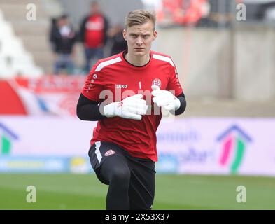 Essen, Deutschland. April 2024. firo: 28.04.2024 Fußball, 3. Dritte Bundesliga, Saison 2023/2024, 35. Spieltag, RWE RW Rot Weiss Essen - FC Ingolstadt 04 4:0 Jakob Golz Halbfigur Credit: dpa/Alamy Live News Stockfoto