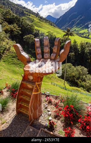 Entertainment Center im Valle del Cocora Valley mit hohen Wachspalmen. Salento, Abteilung Quindio. Reiseziel Kolumbien. Stockfoto