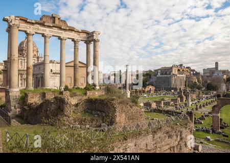 Monumentale archäologische Stätte des Forum Romanum. Tempel, Kirchen, kolosseum. Rom, Italien Stockfoto