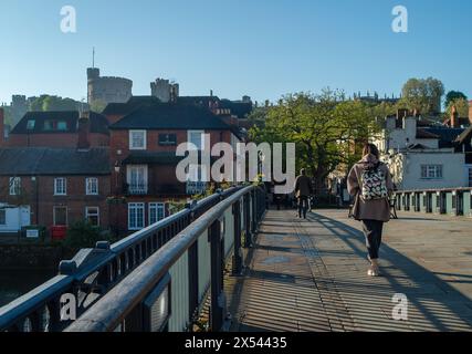 Windsor, Berkshire, Großbritannien. Mai 2024. Nach sintflutartigen Regenfällen gestern war es ein warmer und sonniger Start in den Tag in Windsor, Berkshire. Quelle: Maureen McLean/Alamy Live News Stockfoto