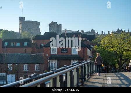 Windsor, Berkshire, Großbritannien. Mai 2024. Nach sintflutartigen Regenfällen gestern war es ein warmer und sonniger Start in den Tag in Windsor, Berkshire. Quelle: Maureen McLean/Alamy Live News Stockfoto