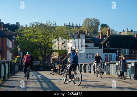 Windsor, Berkshire, Großbritannien. Mai 2024. Nach sintflutartigen Regenfällen gestern war es ein warmer und sonniger Start in den Tag in Windsor, Berkshire. Quelle: Maureen McLean/Alamy Live News Stockfoto