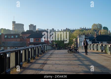 Windsor, Berkshire, Großbritannien. Mai 2024. Nach sintflutartigen Regenfällen gestern war es ein warmer und sonniger Start in den Tag in Windsor, Berkshire. Quelle: Maureen McLean/Alamy Live News Stockfoto