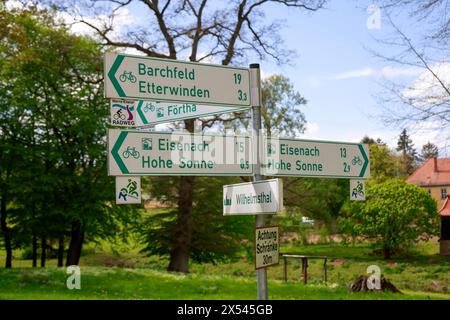 Schloss Wilhelmsthal im thüringischen Gerstungen. Wegweiser 29.04.24 *** Schloss Wilhelmsthal in Gerstungen, Thüringen Wegweiser 29 04 24 Stockfoto