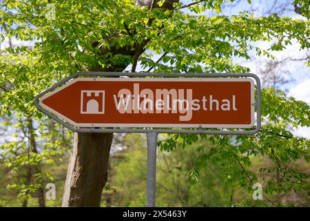 Schloss Wilhelmsthal im thüringischen Gerstungen. Hinweisschild 29.04.24 *** Schloss Wilhelmsthal in Gerstungen, Thüringen Schild 29 04 24 Stockfoto