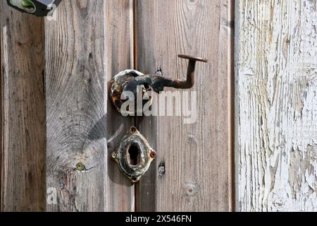 Schloss Wilhelmsthal im thüringischen Gerstungen. Alter Türgriff 29.04.24 *** Schloss Wilhelmsthal in Gerstungen, Thüringen Alter Türgriff 29 04 24 Stockfoto