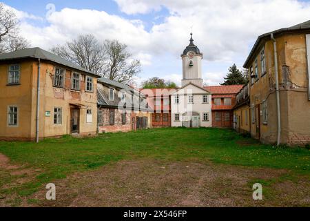 Schloss Wilhelmsthal im thüringischen Gerstungen. Marstall mit Uhrturm 29.04.24 *** Schloss Wilhelmsthal in Gerstungen, Thüringer Stall mit Uhrturm 29 04 24 Stockfoto