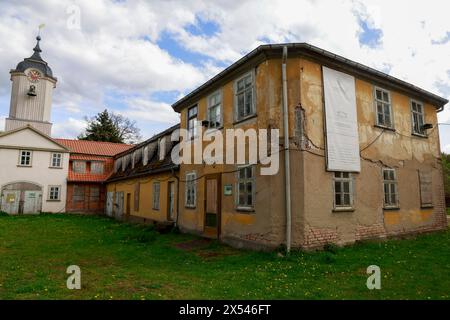 Schloss Wilhelmsthal im thüringischen Gerstungen. Marstall mit Uhrturm 29.04.24 *** Schloss Wilhelmsthal in Gerstungen, Thüringer Stall mit Uhrturm 29 04 24 Stockfoto