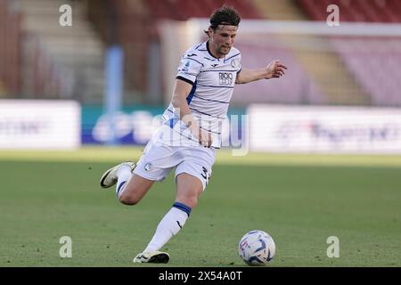 Hans Hateboer kontrolliert den Ball während des Fußballspiels der Serie A zwischen Salernitana und Atalanta im Arechi-Stadion in Salerno, Nordwest-Italien - Montag, den 06. Mai 2024. Sport - Fußball . (Foto: Alessandro Garofalo/Lapresse) Credit: LaPresse/Alamy Live News Stockfoto